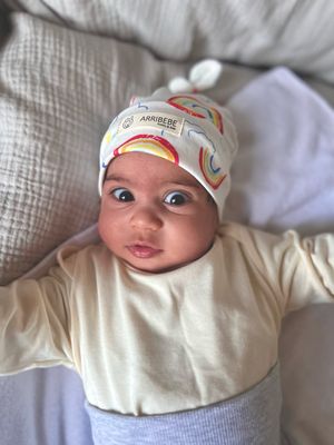 Cappellino con nodo "ARCOBALENI"