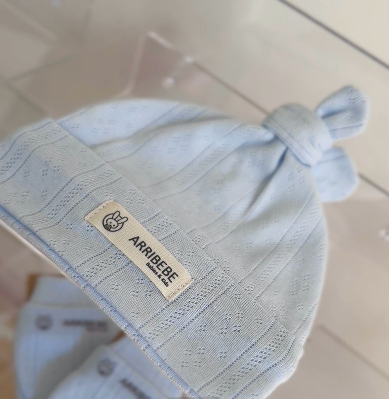 Cappellino con nodo "SKY BABY"