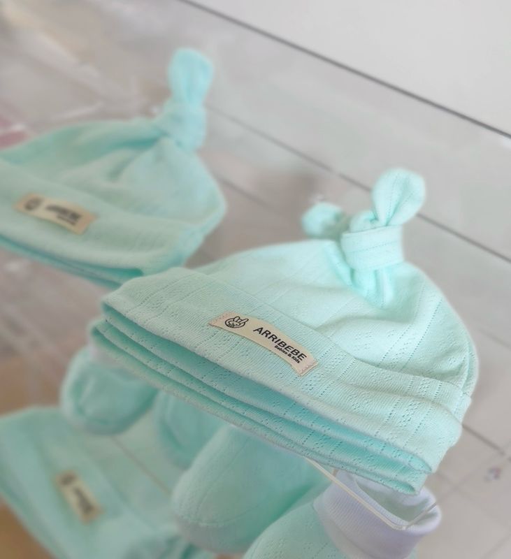 Cappellino con nodo "MINT"