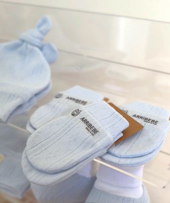 SET Cappellino + guantini + scarpine "SKY BABY"