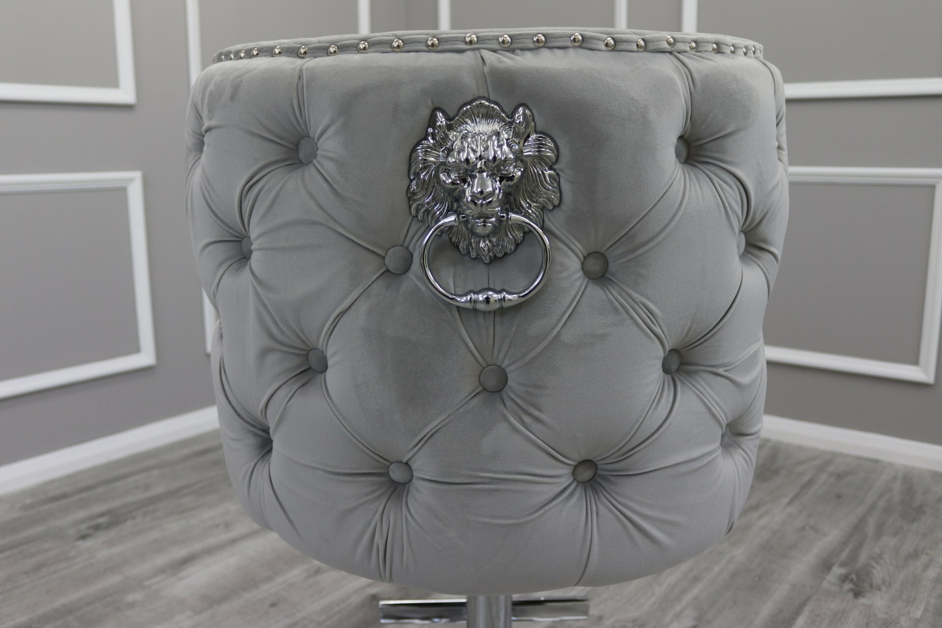 The Johnathan Buttoned Back Lion Knocker Barstool - Light Grey