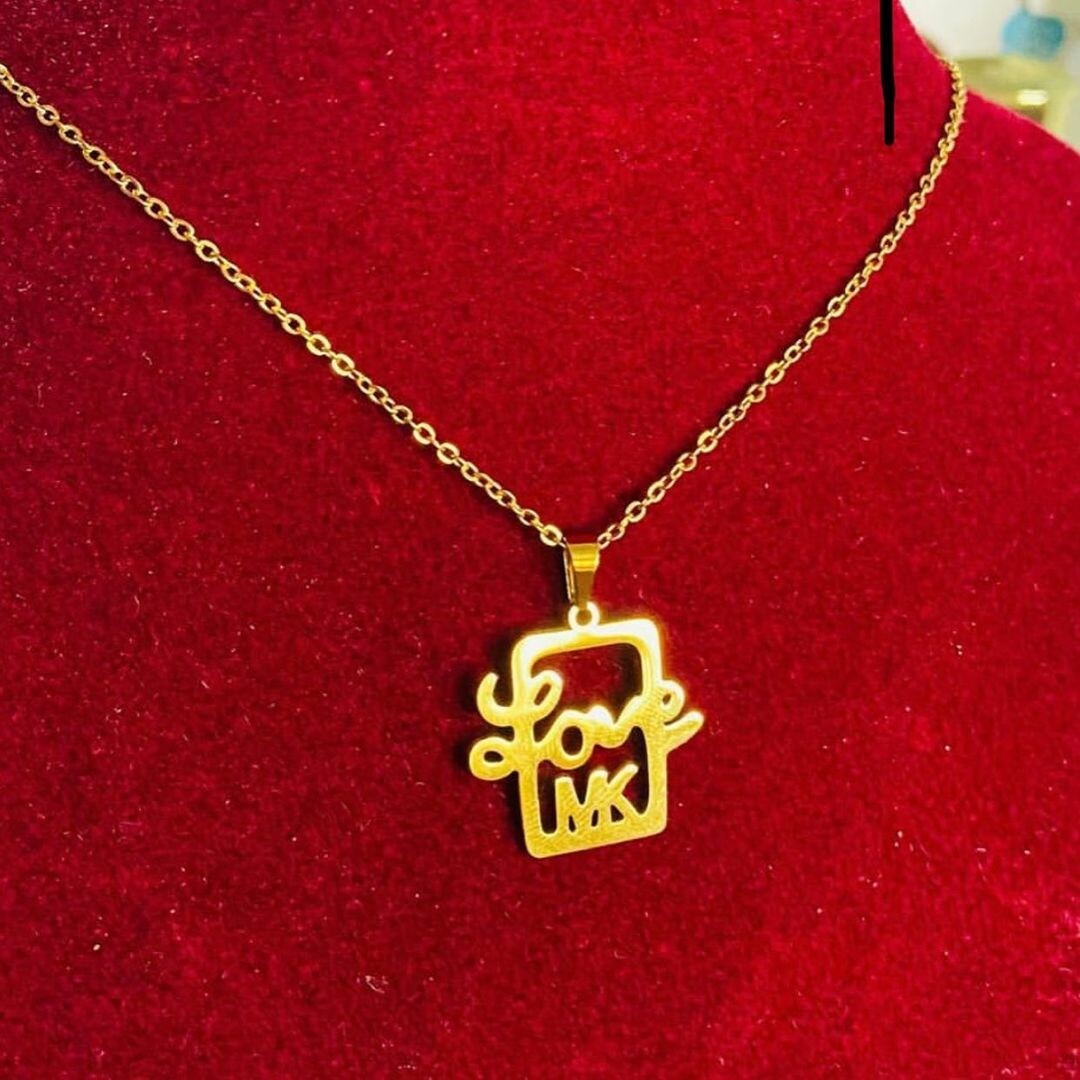 Noble necklaces