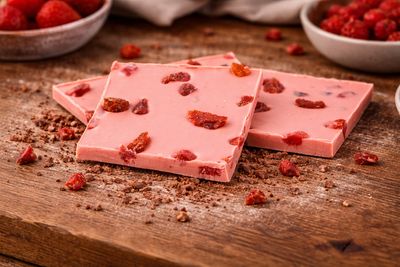 σοκολάτα με κομμάτια Φράουλας