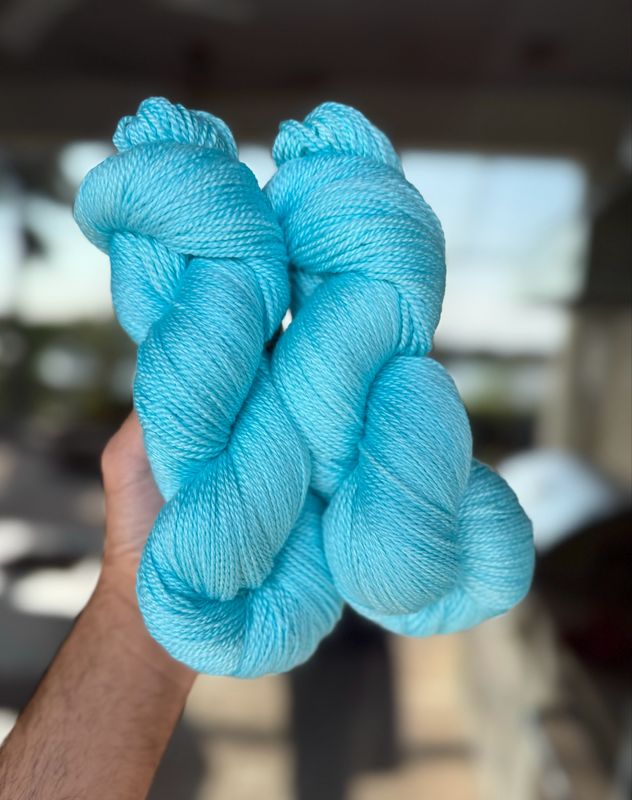 A Luxurious Fingering: Tropical Turquoise