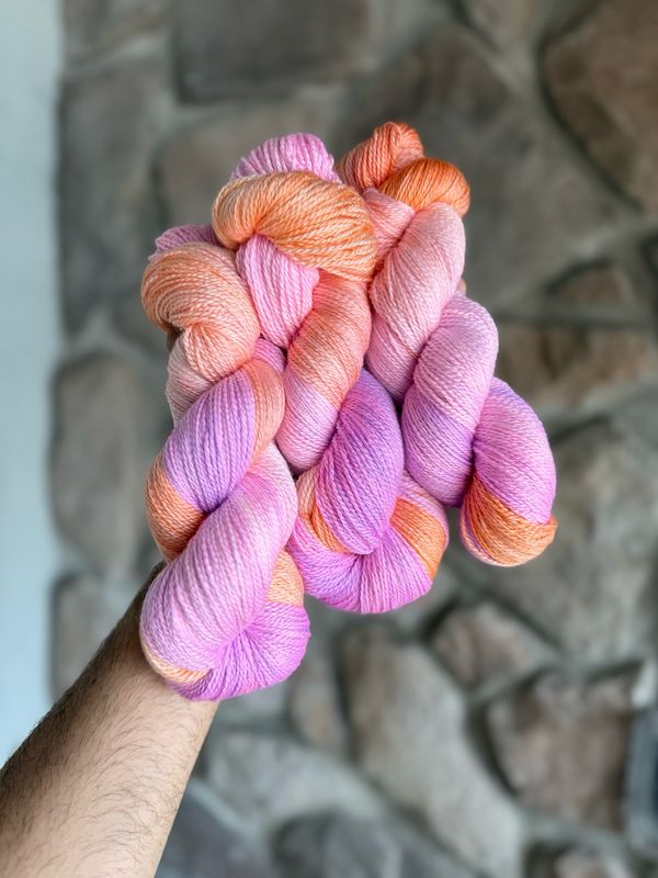 A Luxurious Fingering- Dahlia