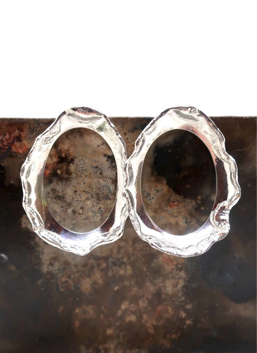 Store studs