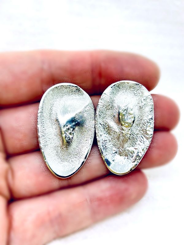 Store studs