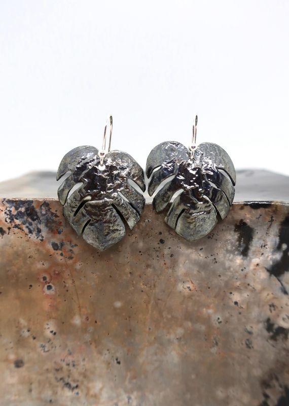 Oksidert monstera ørepynt