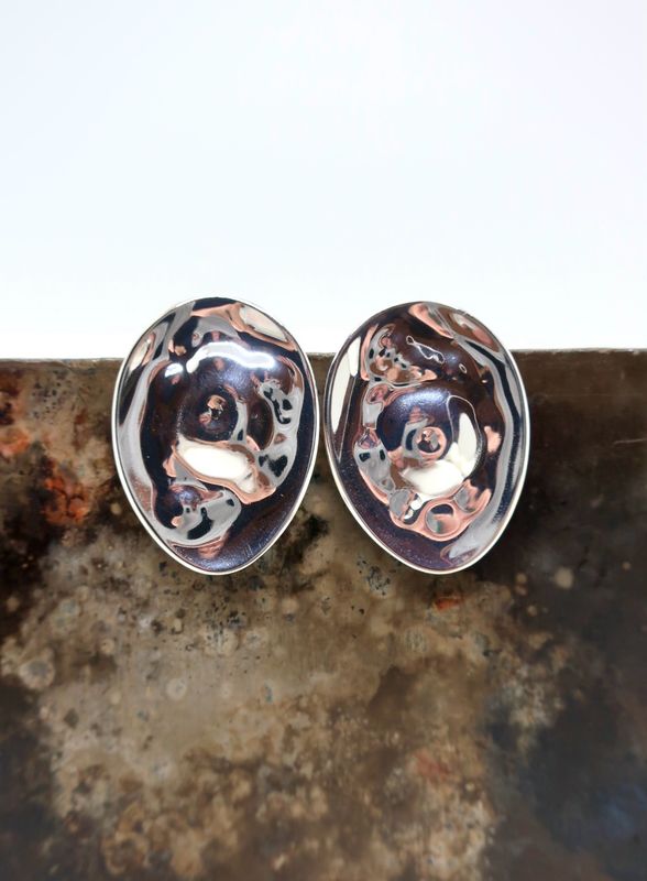 Store studs