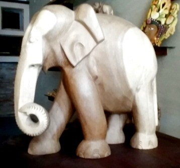 Plain Single Piece Wood Craved Elephant for  Decorations