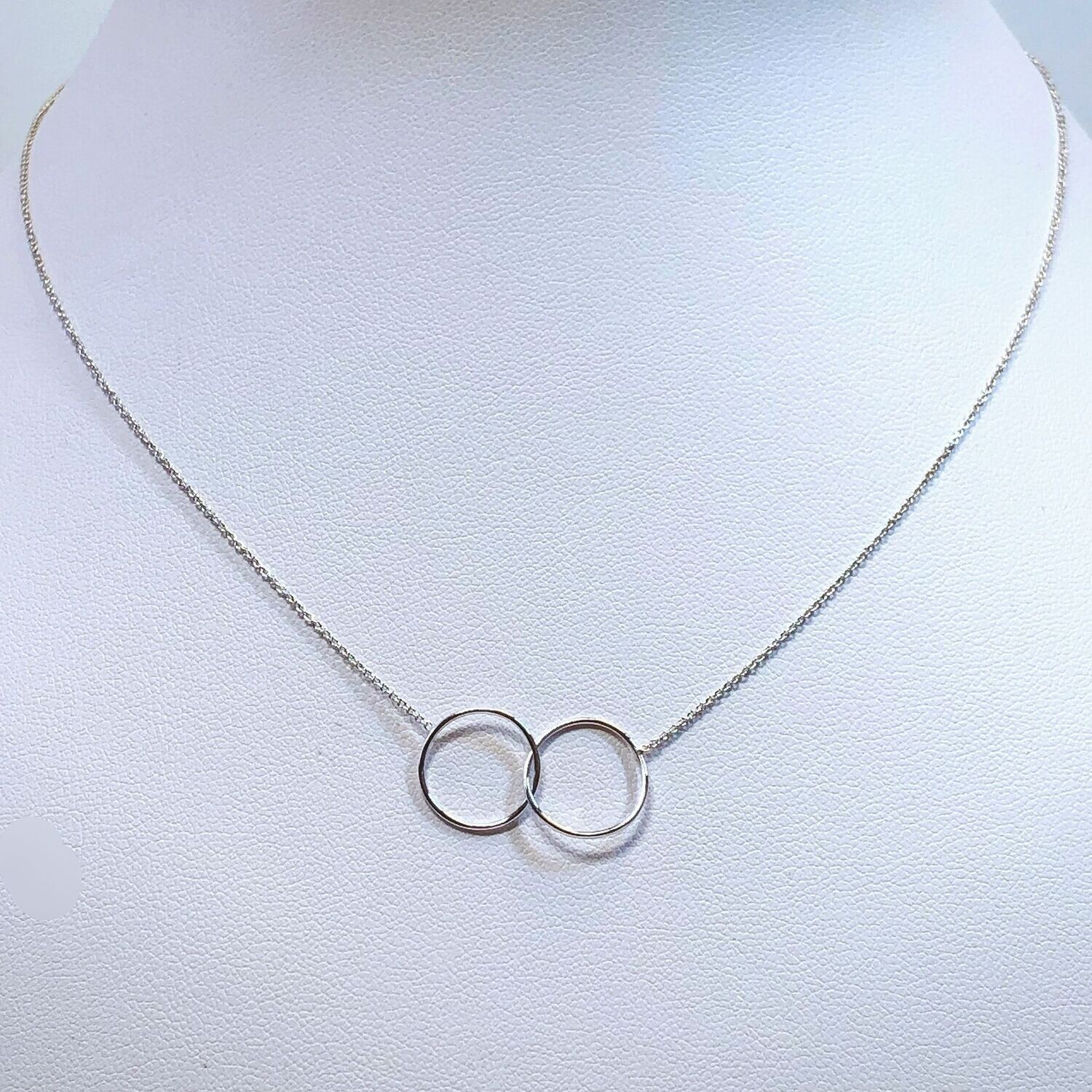 Collier or blanc deux anneaux entrelacés