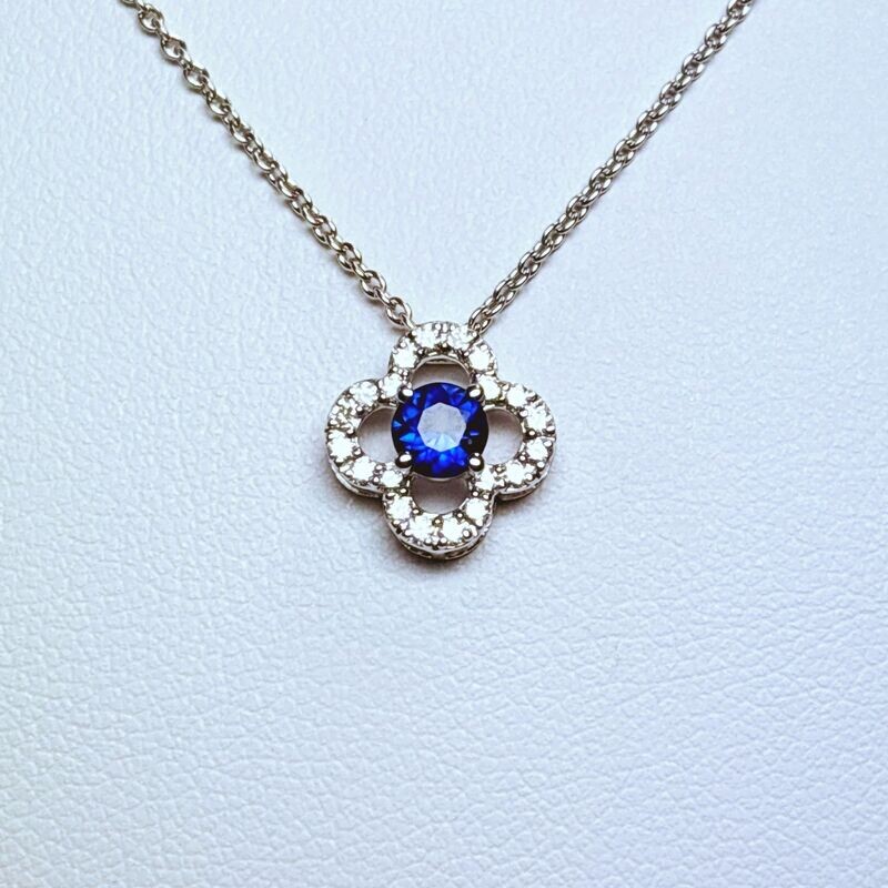 Pendentif or blanc saphir et diamants
