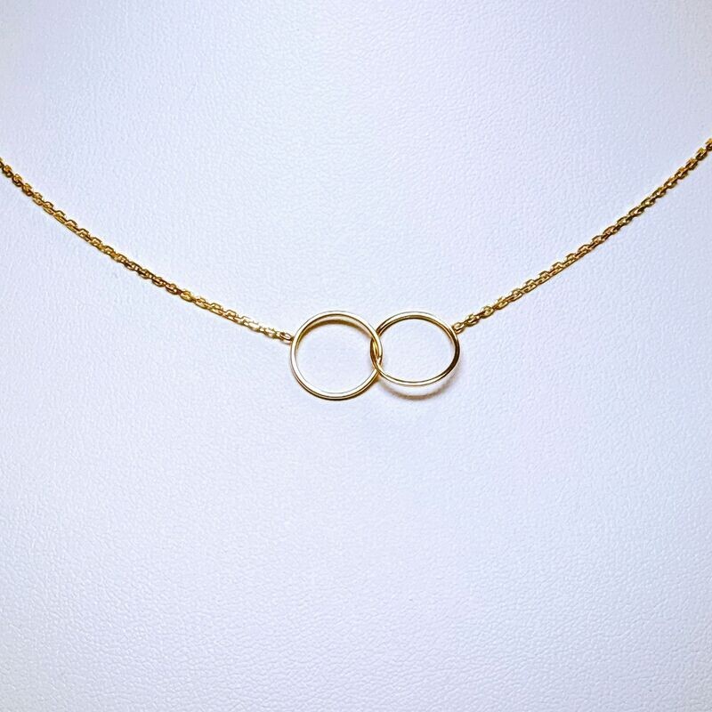 Collier or jaune deux anneaux entrelacés