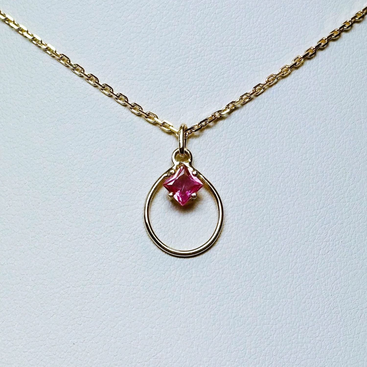 Pendentif goutte or jaune saphir rose