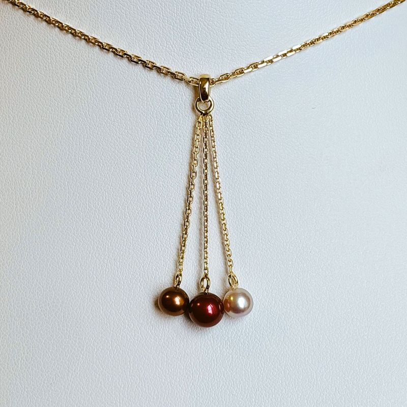 Pendentif pampilles et perles de culture teintées