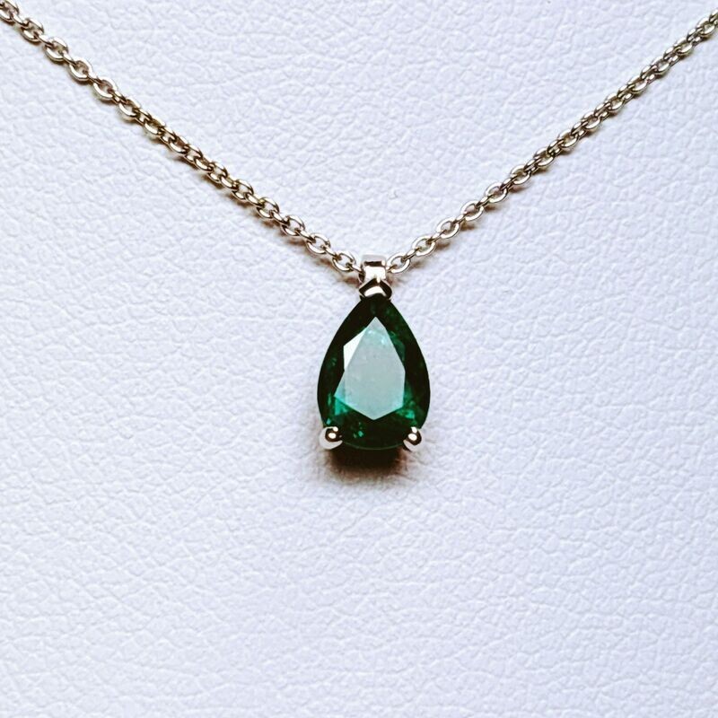 Collier or blanc émeraude