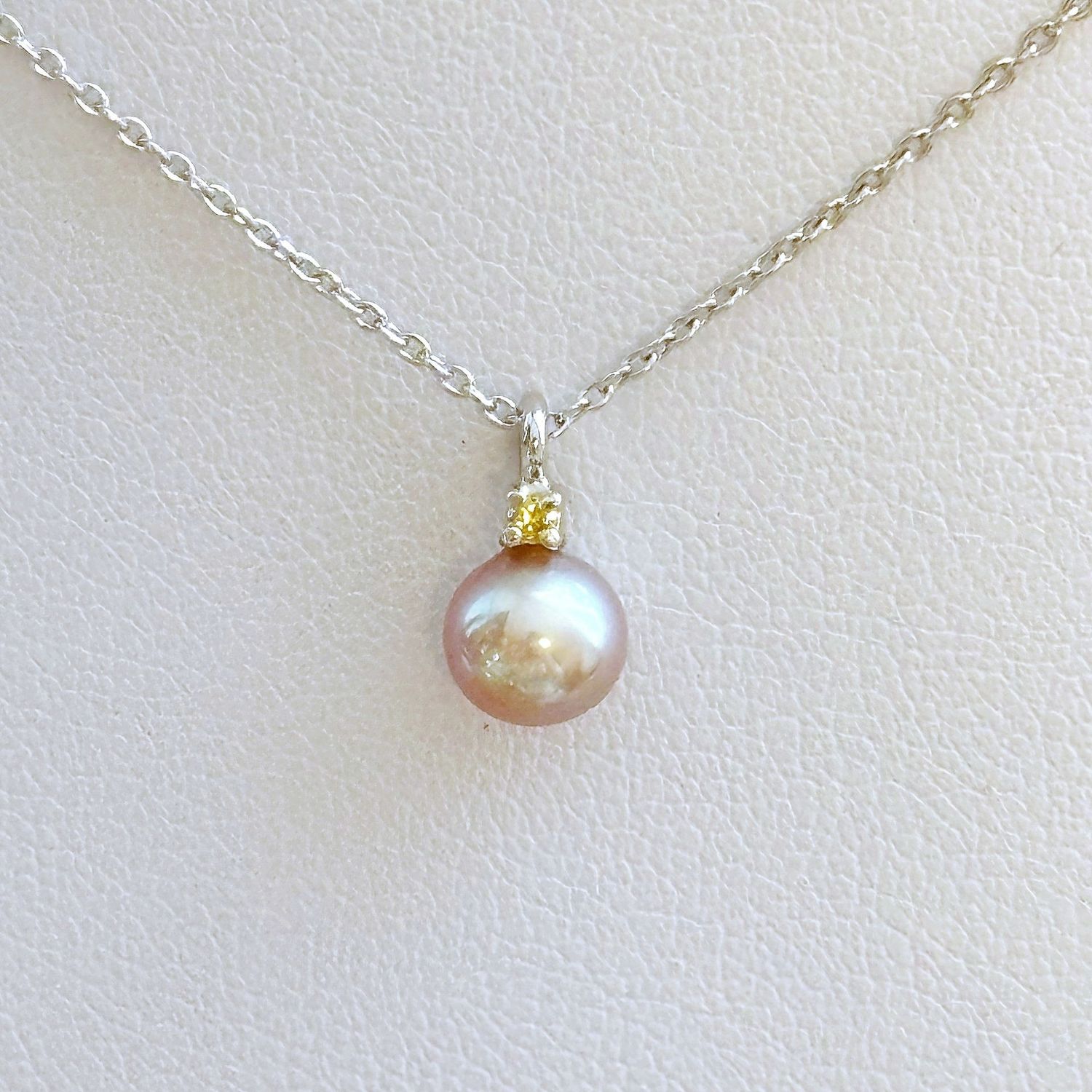 Pendentif perle de culture et saphir jaune