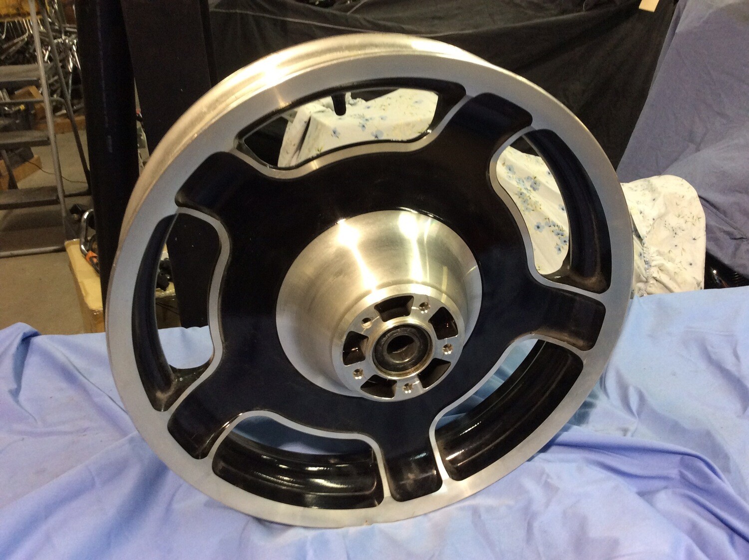 09-17 Harley Davidson 17"x3" Air Strike Road Glide Front wheel Rim D/D