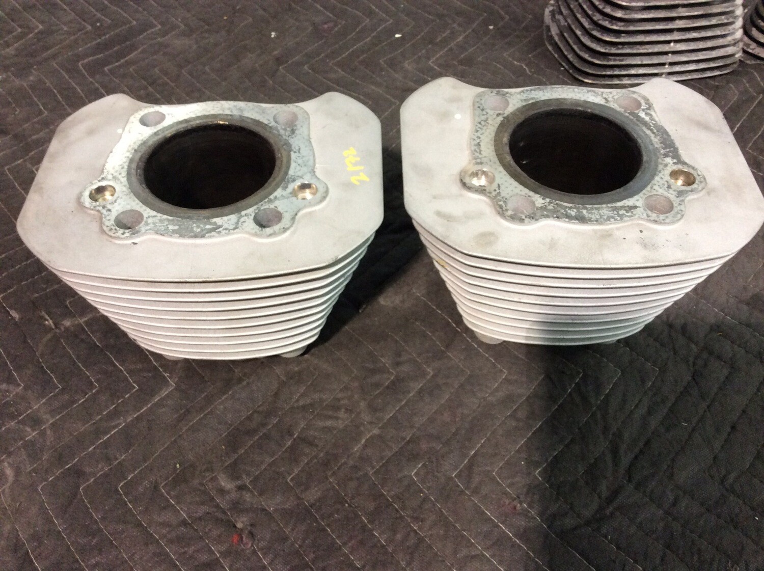 Harley Davidson Sportster 883 Custom & Low Silver Cylinders  16545-04