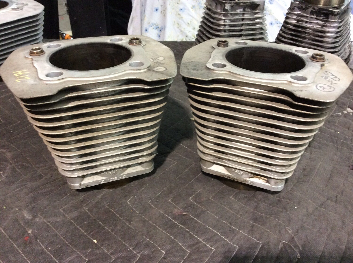 Harley Davidson OEM 16584-83 EVO 1984-91 Cylinder Jugs SILVER Harley Davidson OEM 16584-83 EVO 1984-91 Cylinder Jugs SILVER