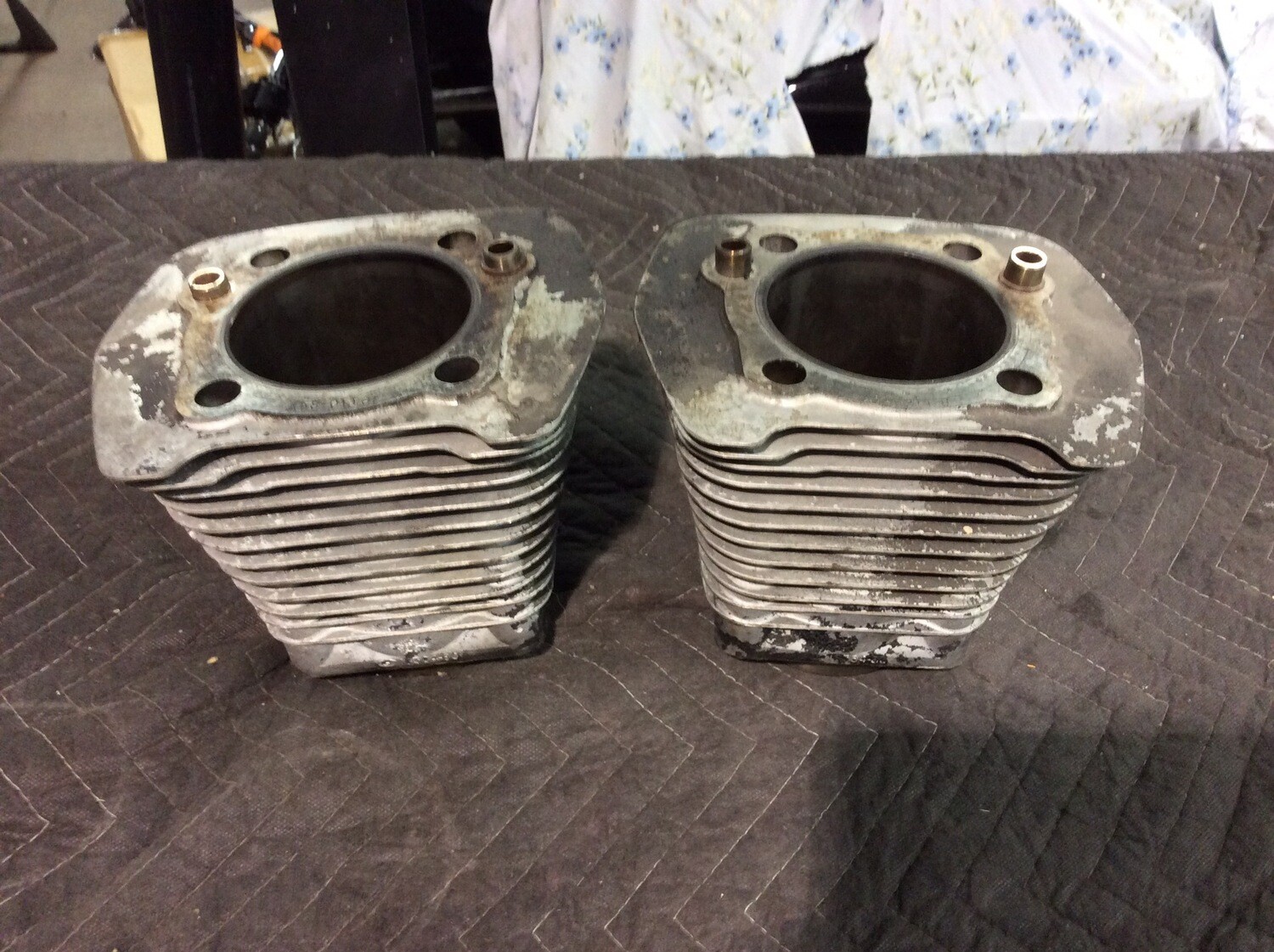 GENUINE OEM STD BORE 3.5 HARLEY CYLINDER JUGS 16584-83