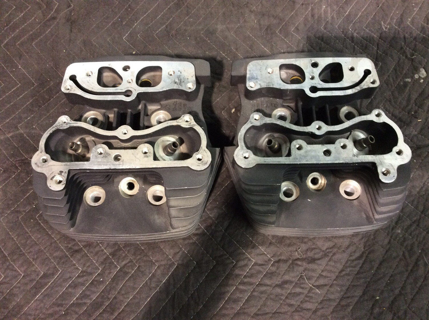 HARLEY Twin Cam Heads - Pair - 88ci - OEM 16723-99F/16725-99R HARLEY Twin Cam Heads - Pair - 88ci - OEM 16723-99F/16725-99R