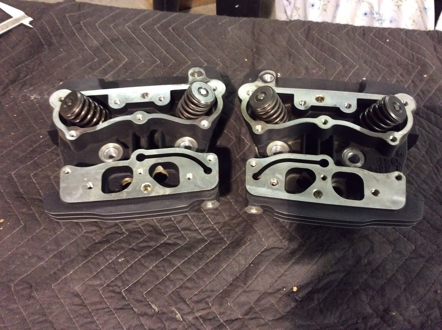 Twin Cam Heads with valves - Pair - 88ci - OEM 16723-99F/16725-99R Twin Cam Heads with valves - Pair - 88ci - OEM 16723-99F/16725-99R