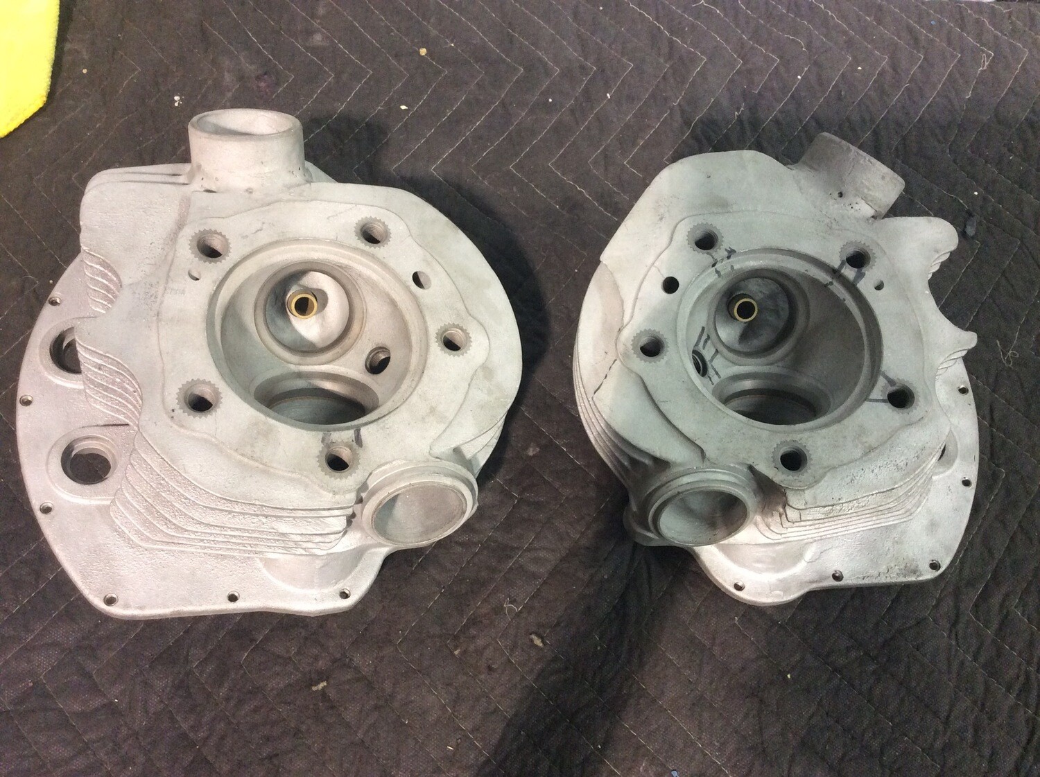 HARLEY OEM PANHEAD CYLINDER HEADS 1670055 & 1670156