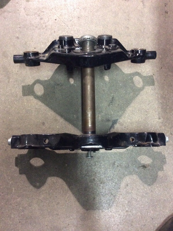 97-07 Harley OEM FLHT FLTR Electra Glide Triple Tree Assy Front Fork 45446-87A 45435-95