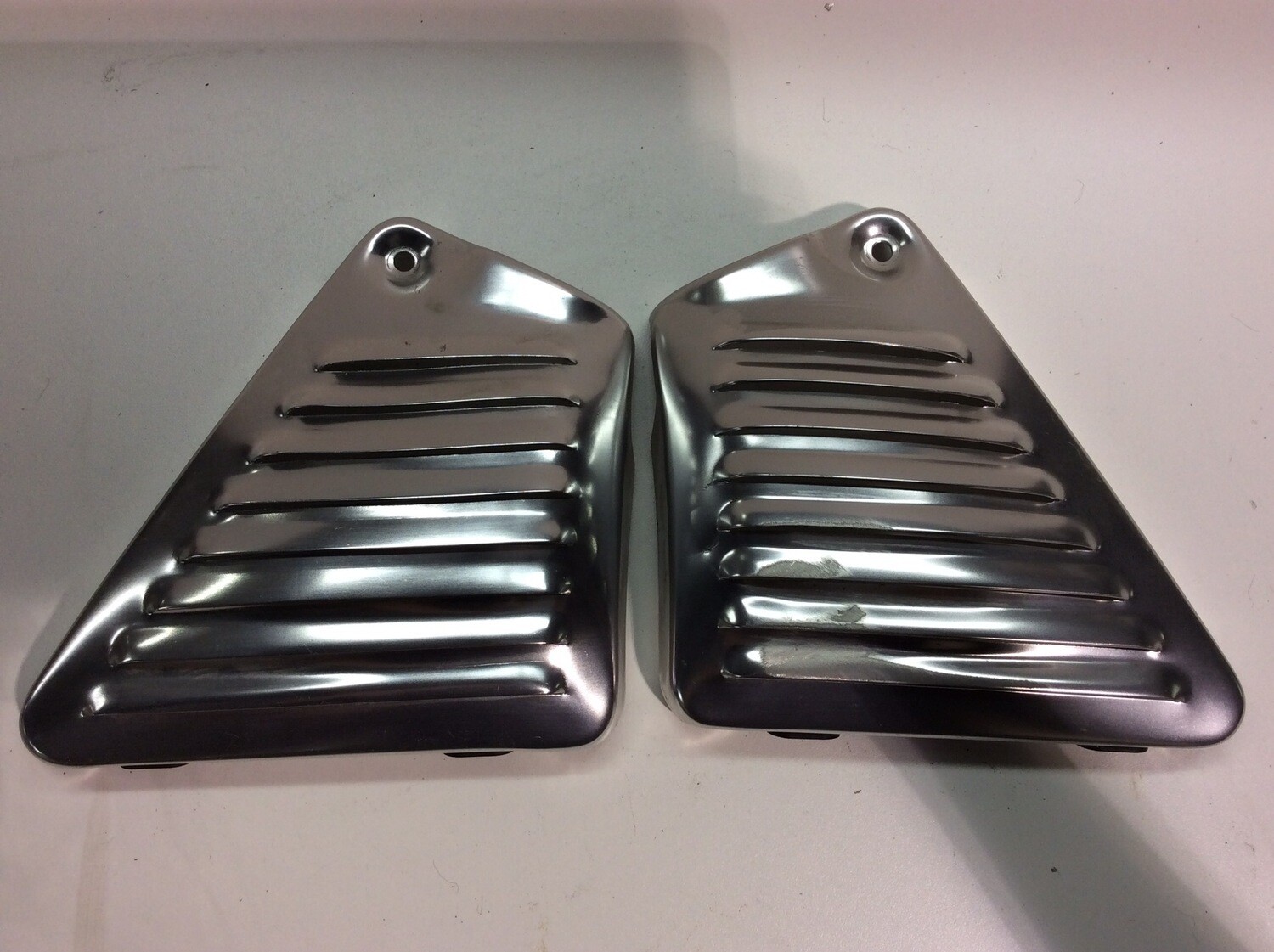 Harley Davidson 02-06 VROD Louvered ALUMINUM Side Covers RH/LH #66102-01/66114-01 Harley Davidson 02-06 VROD Louvered ALUMINUM Side Covers RH/LH #66102-01/66114-01