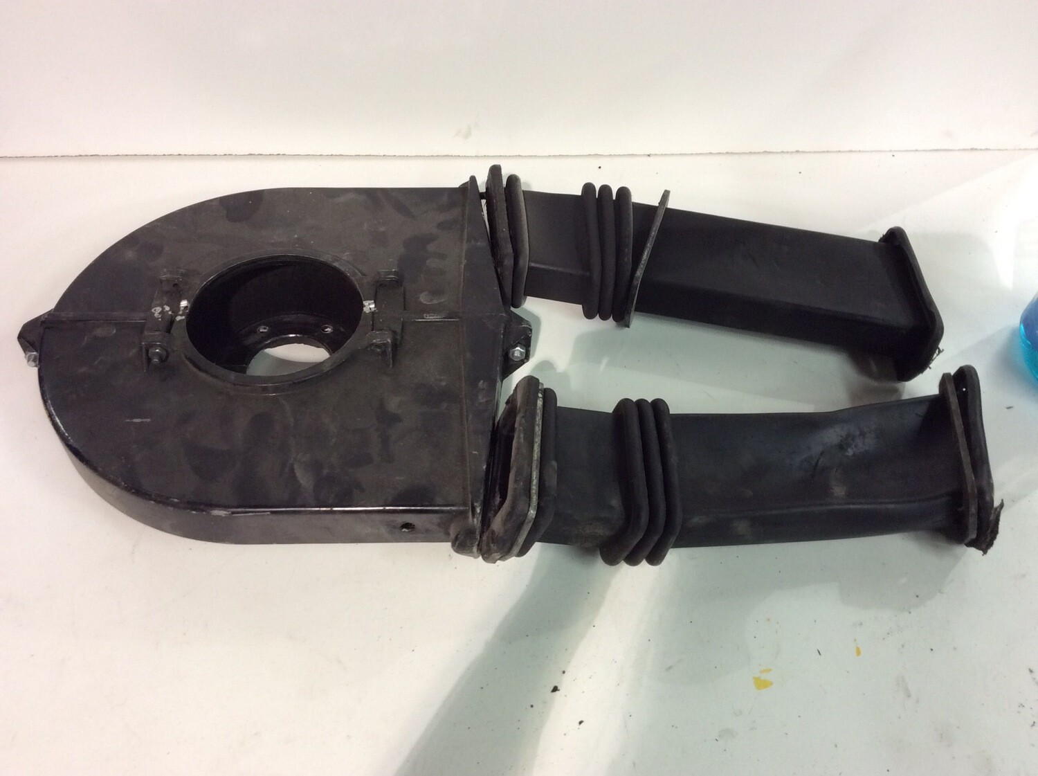 SHOVELHEAD ENCLOSED CHAIN GUARD WITH RUBBER GAITORS BOOTS