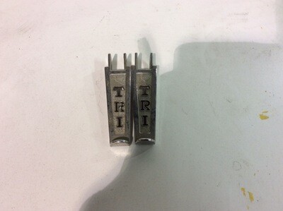 FOOT PEGS FEMALE MOUNT TRIUMPH