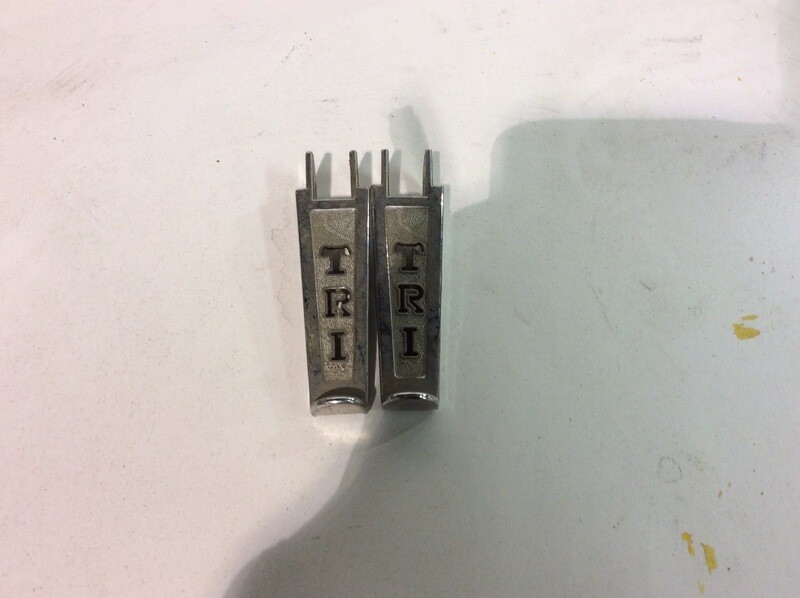 FOOT PEGS FEMALE MOUNT TRIUMPH