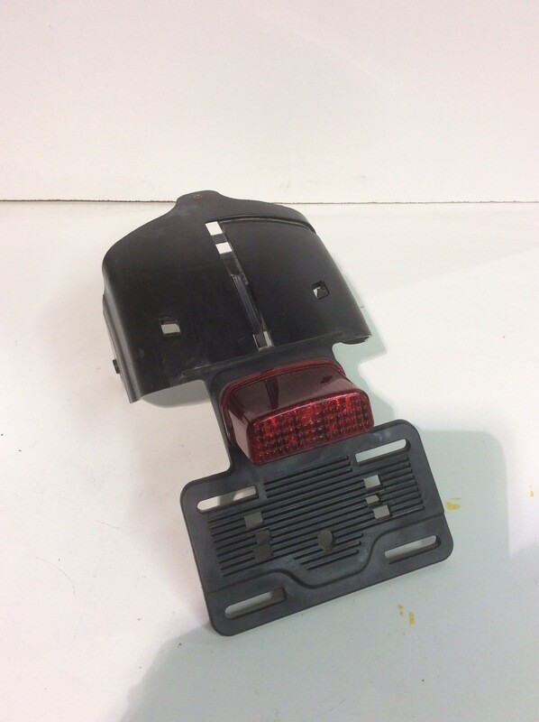 HARLEY DAVIDSON LICENSE PLATE ASSEMBLY OEM PART NUMBER 67900126 488509 DYNA FXDB FLST