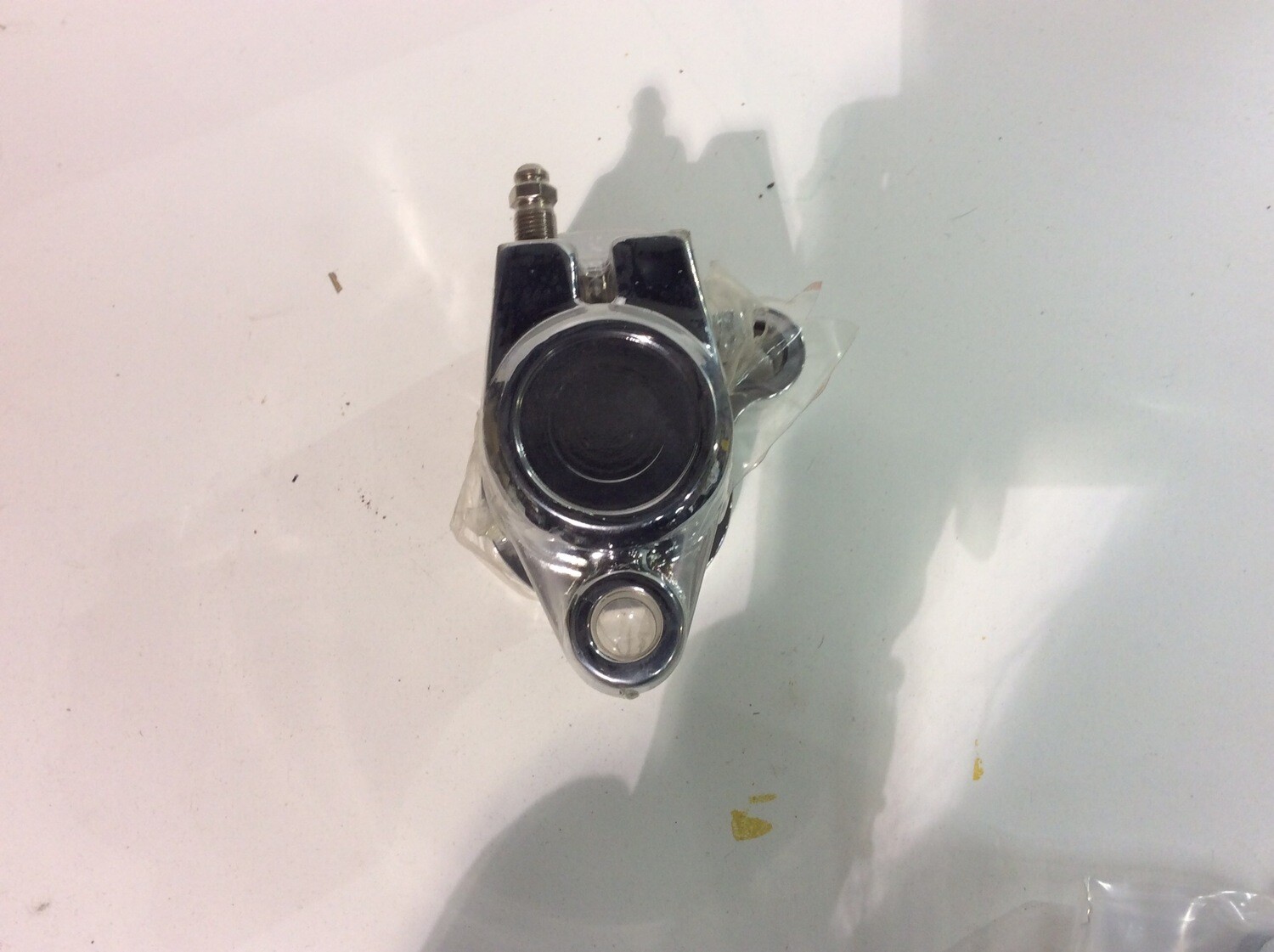 CHROME RIGHT SIDE FRONT DISC CALIPER 84-99 HARLEY - 44023-83C CHROME RIGHT SIDE FRONT DISC CALIPER 84-99 HARLEY - 44023-83C