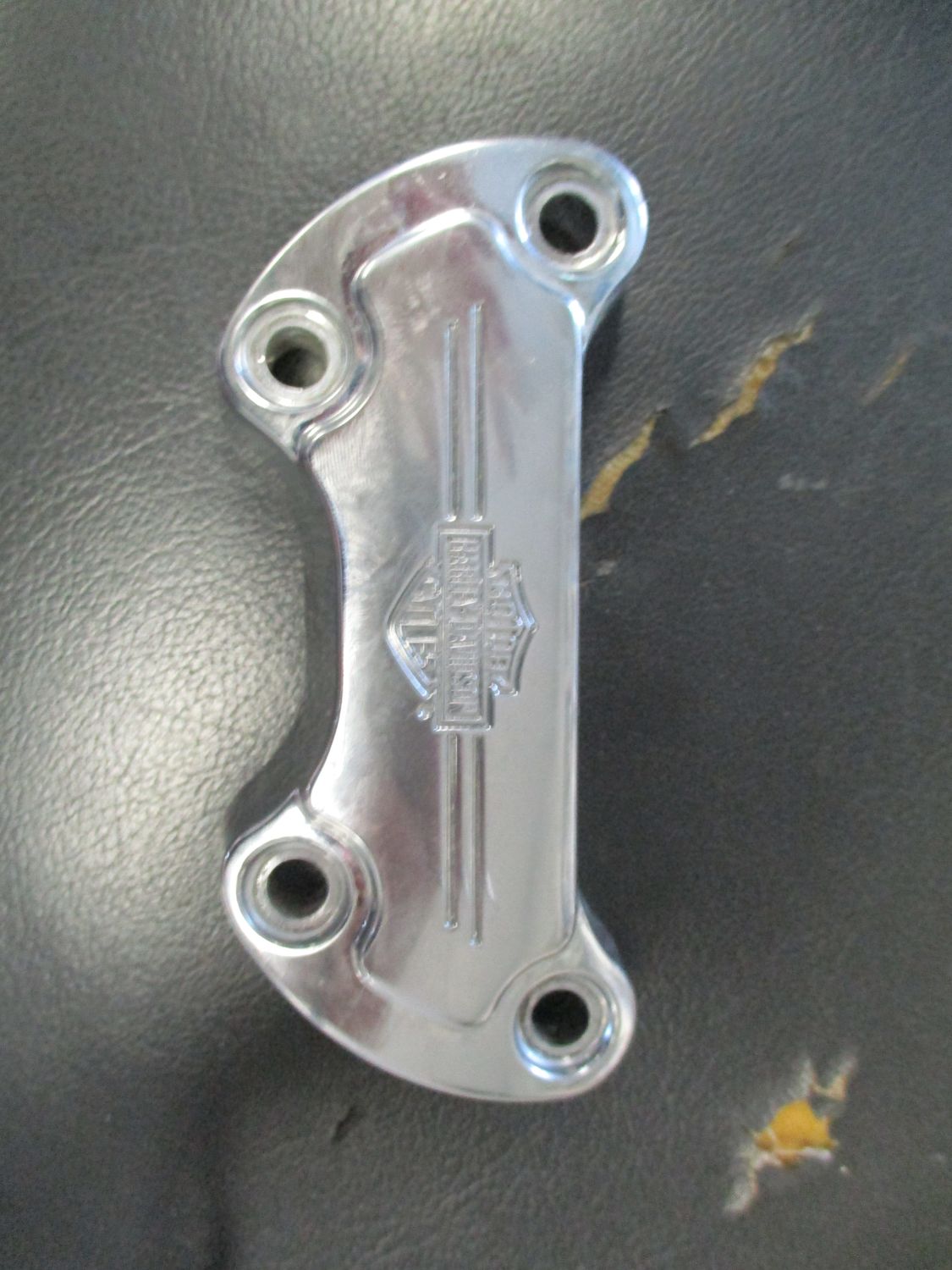 HARLEY DAVIDSON RISER TOP CLAMP 56568-86B