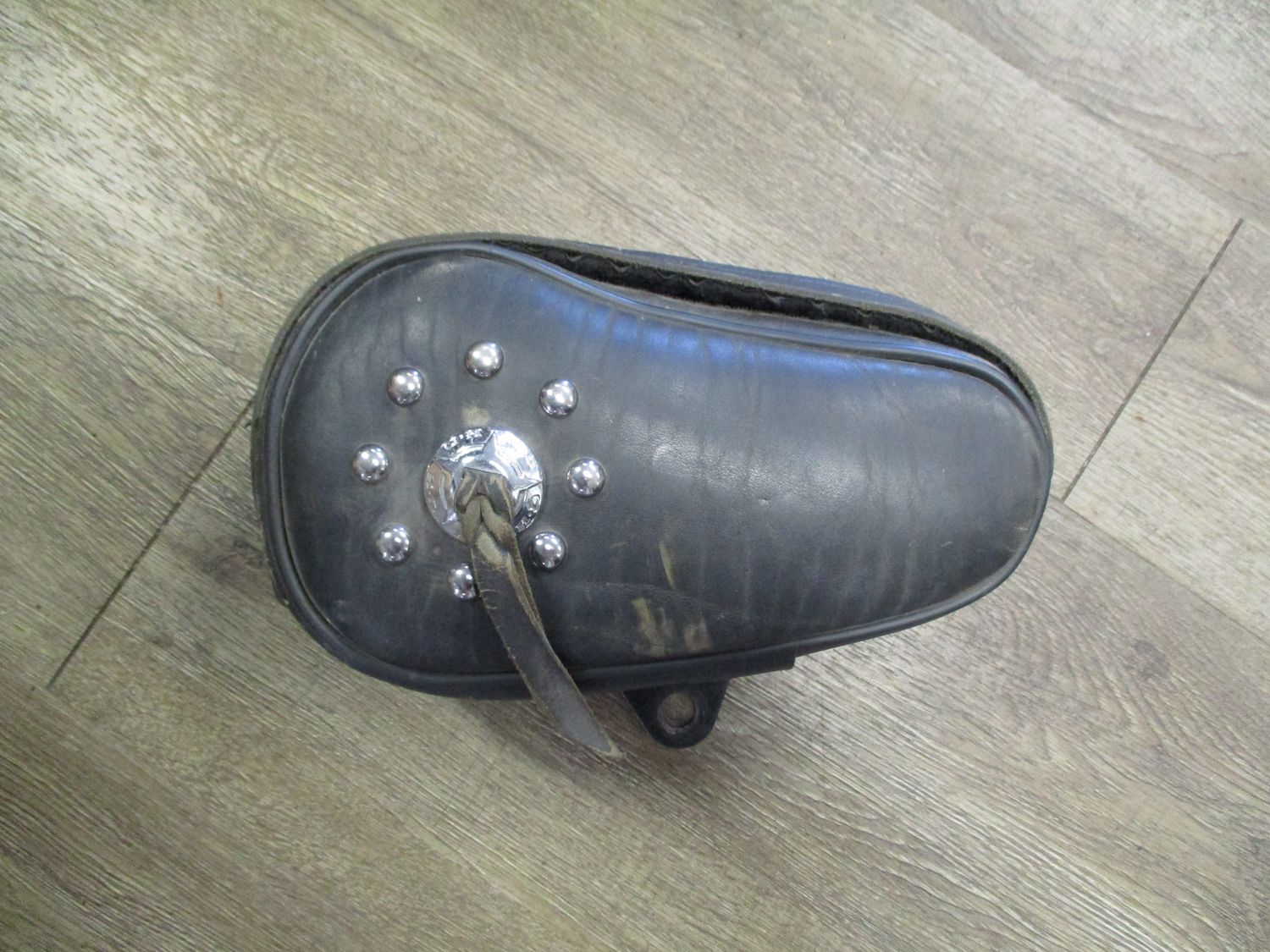 Harley-Davidson Evo Softail Leather Toolbox Left Side With Bracket 64218-94 Harley-Davidson Evo Softail Leather Toolbox Left Side With Bracket 64218-94