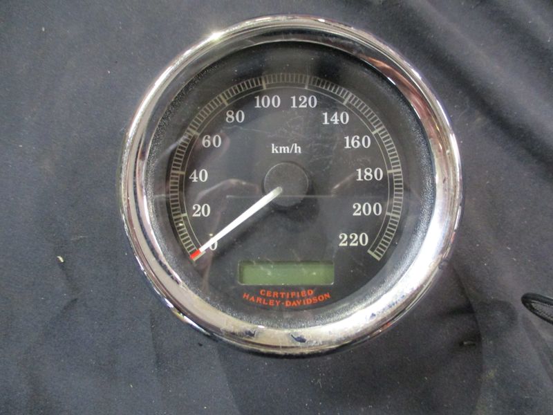 Harley-Davidson Touring Speedometer OEM 67442-04 - 88500K