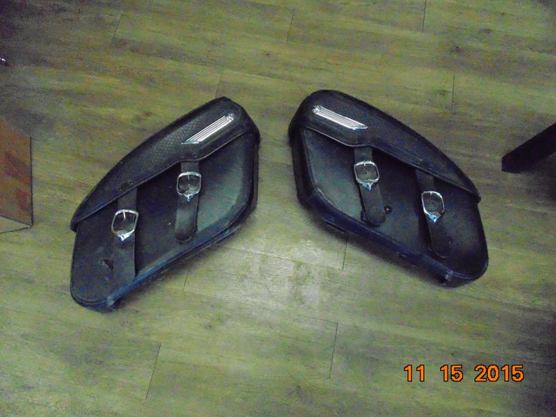 Harley Road King Classic Saddlebag Left Right Set LEATHER - DAMAGED