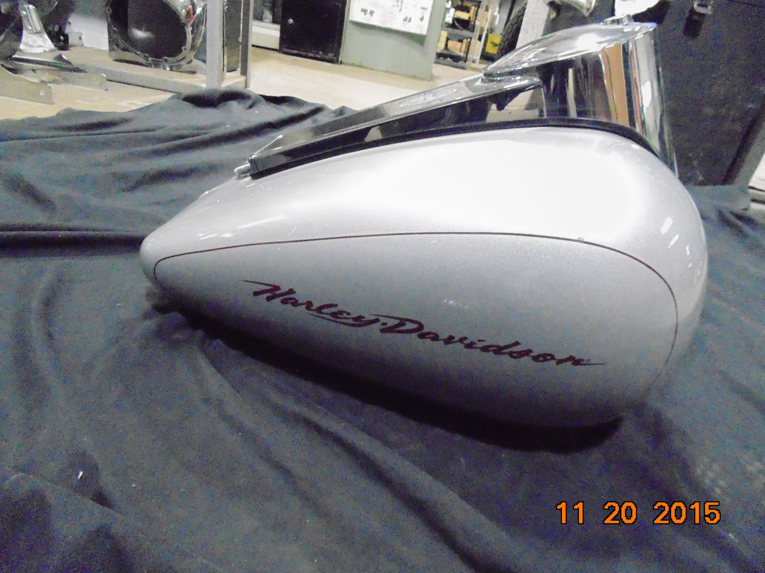 Harley Davidson Road Glide FLTRI Fuel Gas Petrol Tank - Diamond Ice with Burgundy pin stripe - 61375-01XU - CHROME CONSOLE / DASH Harley Davidson Road Glide FLTRI Fuel Gas Petrol Tank - Diamond Ice with Burgundy pin stripe - 61375-01XU - CHROME CONSOLE / DASH