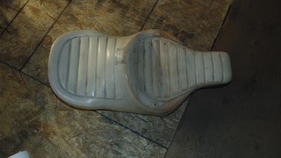 Harley-Davidson White Shovelhead Comfort Flex Buddy Seat - 52516-77A