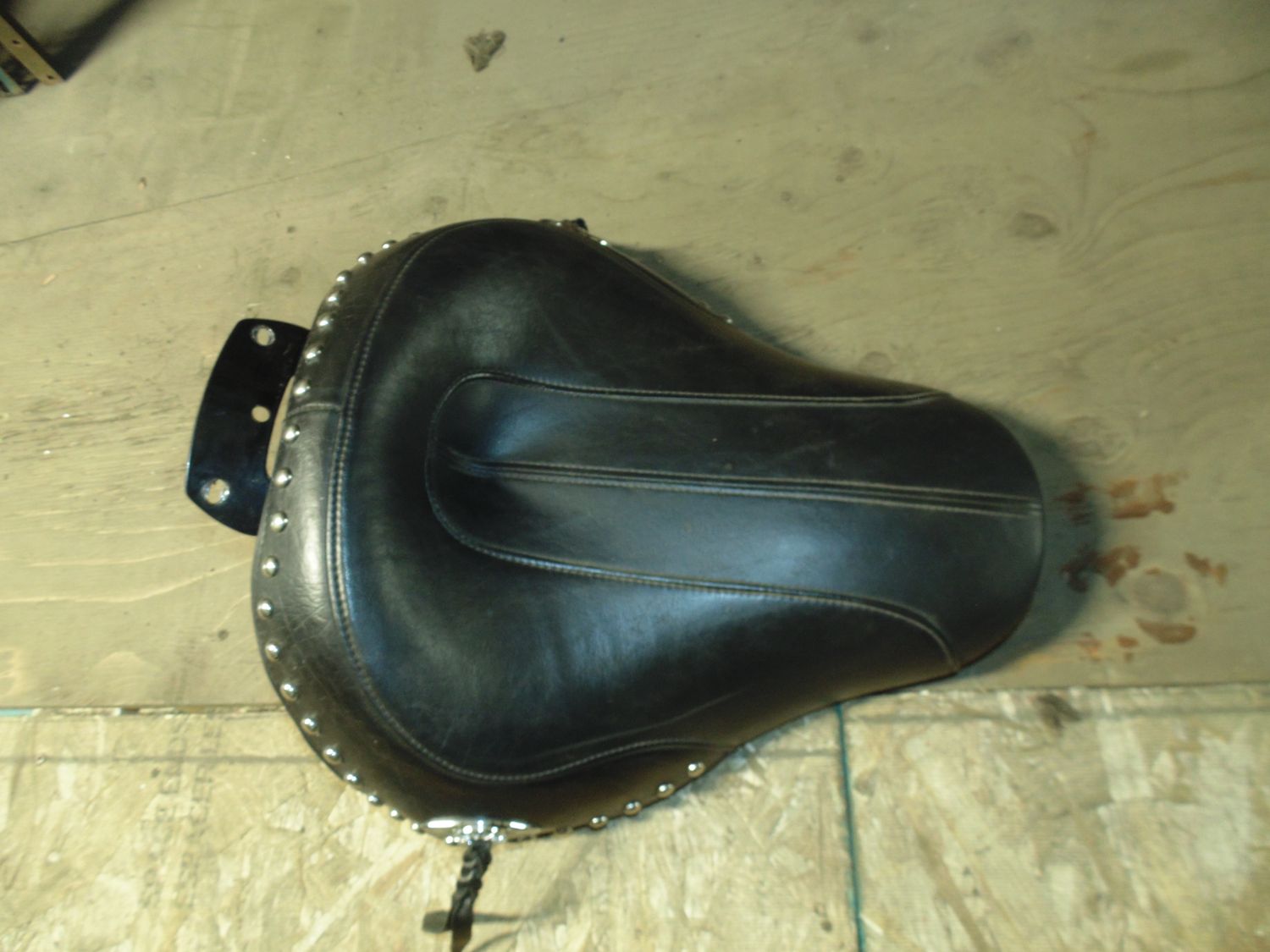 HARLEY OEM SOFTAIL SOLO SEAT 06-17 HERITAGE STUDDED CONCHO RIDER FLSTC 51493-09