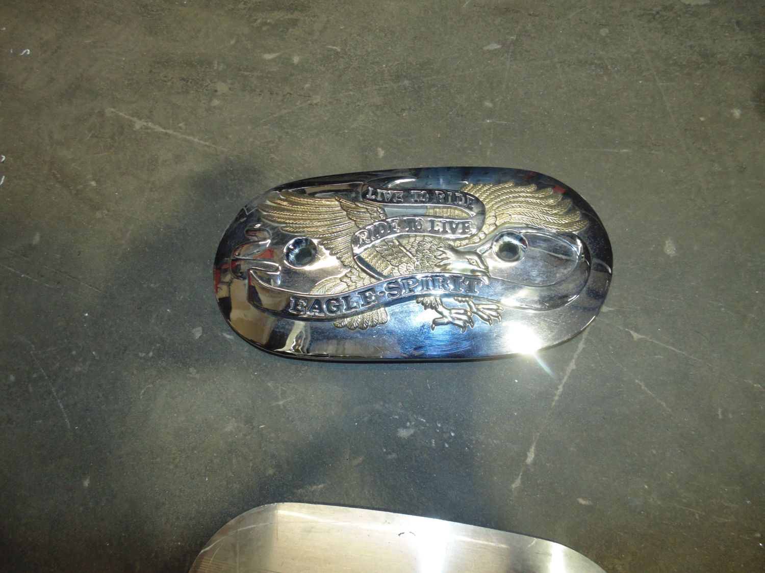 Eagle Spirit Oval Chrome Air Cleaner Insert fits Harley Davidson - V-twin Eagle Spirit Oval Chrome Air Cleaner Insert fits Harley Davidson - V-twin