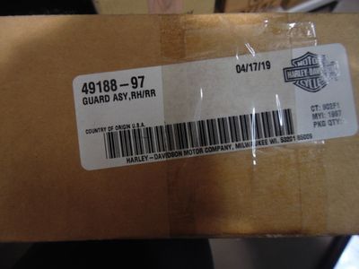 NEW GENUINE HARLEY DAVIDSON SADDLEBAG GUARD ASY, RH/RR, 49188-97