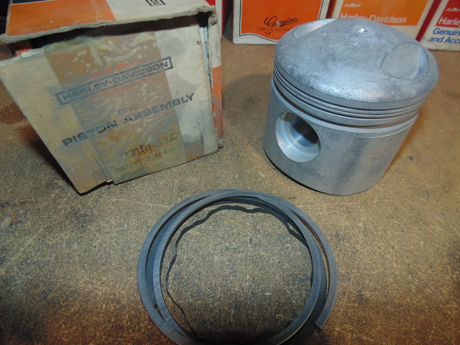Harley Davidson Genuine NOS Piston & Ring Assembly 22101-53C