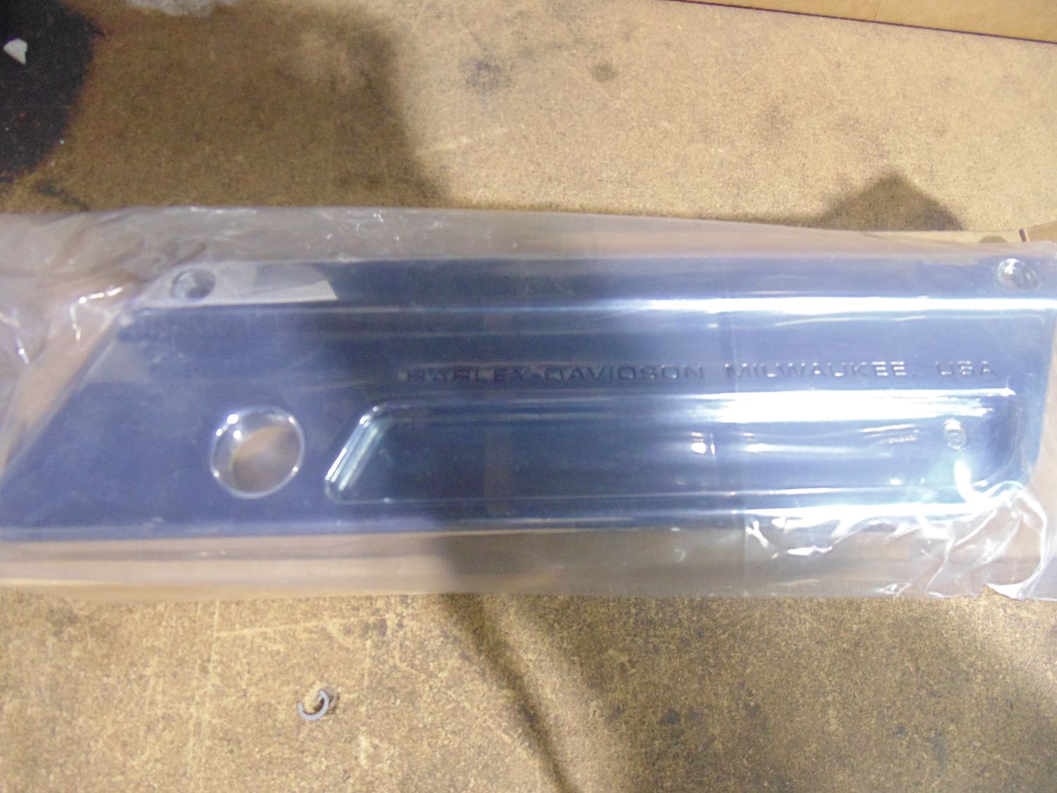 Harley-Davidson Electra Glide Right Saddlebag Faceplate Chrome 90601-93A