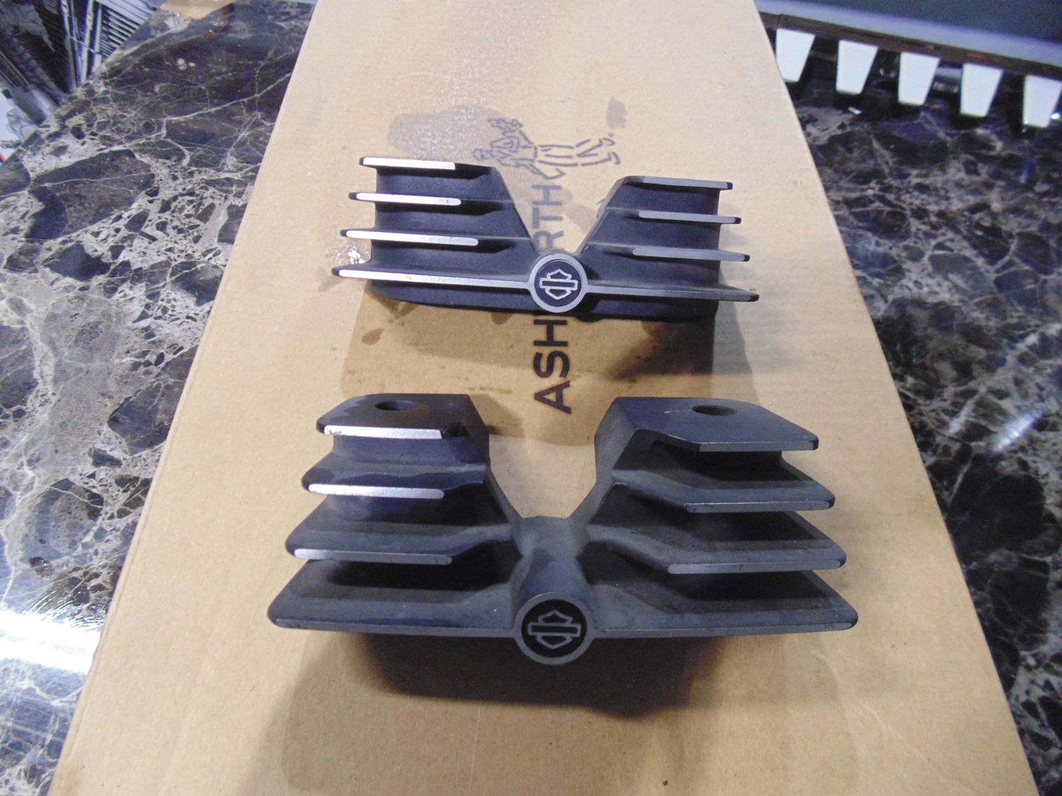 HARLEY OEM HEAD BOLT HEADBOLT SPARK PLUG COVER KIT SOFTAIL DYNA TOURING 43859-00 HARLEY OEM HEAD BOLT HEADBOLT SPARK PLUG COVER KIT SOFTAIL DYNA TOURING 43859-00