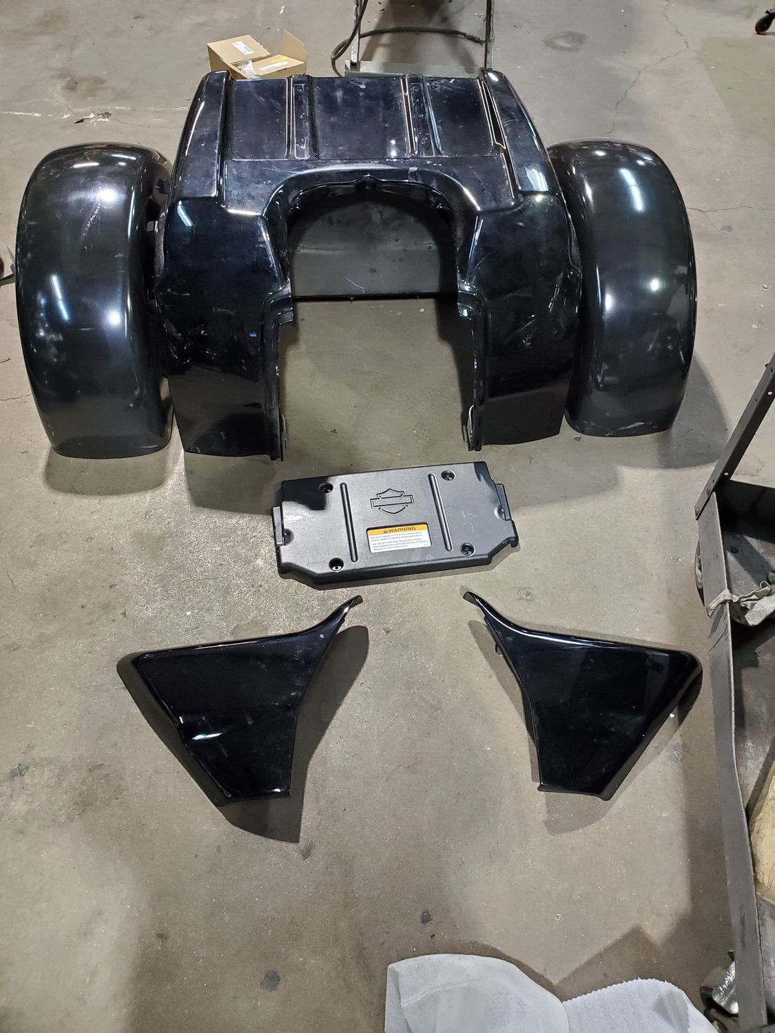 GENUINE HARLEY TRI-GLIDE TRIKE BODY W/FENDERS, TAILLIGHTS, SIDECOVERS