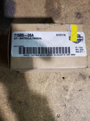 Harley Davidson 71685-06A Kit- SWITCH LH TURN SIGNAL Harley Davidson 71685-06A Kit- SWITCH LH TURN SIGNAL