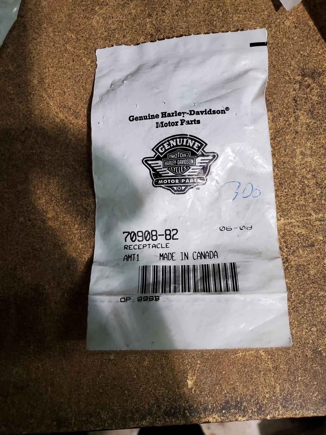 HARLEY-DAVIDSON RECEPTACLE 70908-82 HARLEY-DAVIDSON RECEPTACLE 70908-82